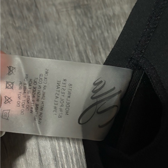 YoungLA Black Cross-Back Sports Bra - Picture 5 of 5